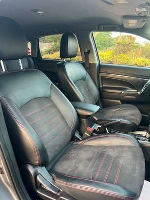 Mitsubishi outlander image 7