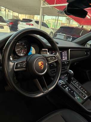 Porche Maccan image 12