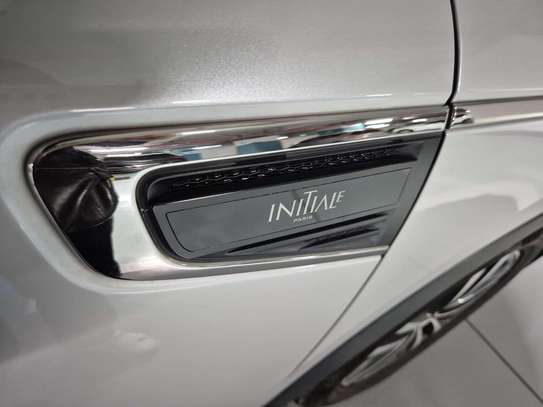 Renault SUV blanc phares LED design moderne image 4