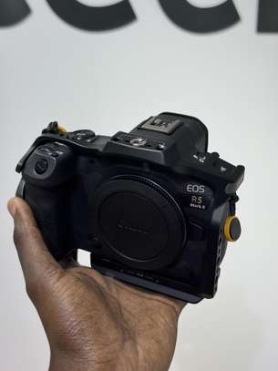 Canon EOS R5 Mark II Avec Cage + Station de charge image 3
