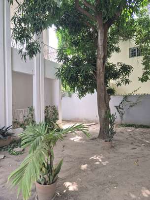 Villa spacieuse à mermoz avec un grand jardin image 3