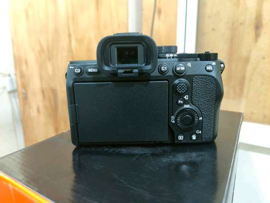Sony a7 IV neuf jamais utiliser boîtier nu image 2