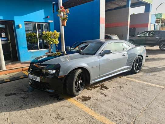 Chevrolet Camaro coupé sportif gris métallisé jantes noires image 2