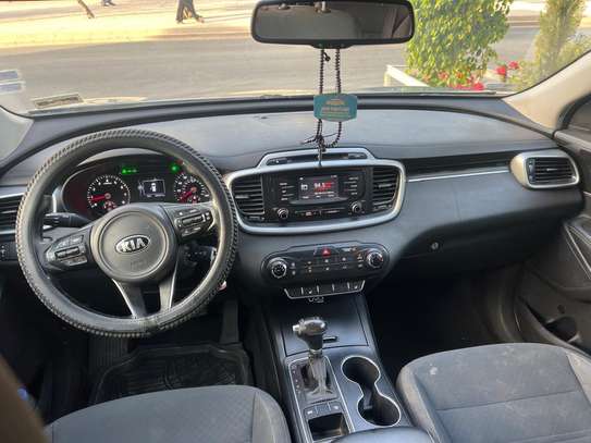 Kia Sorento image 9