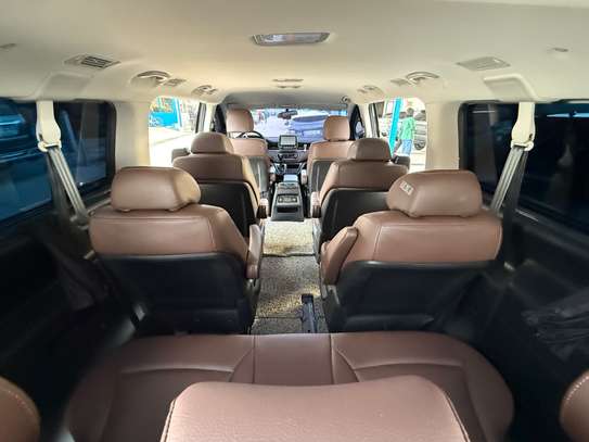 Hyundai Starex 9 places Exclusive 2019 image 11