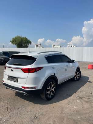 KIA SPORTAGE DIESEL image 4