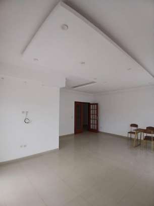 F4 de 135 m² à vendre cité Sipres VDN image 8