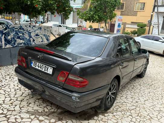 Mercedes benz e 200 image 7