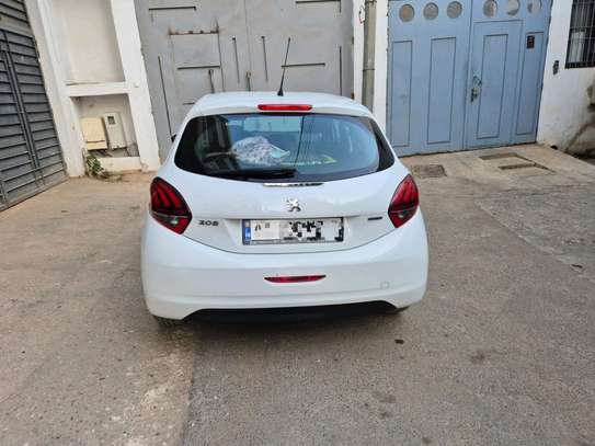 Peugeot 208 très bon état image 6