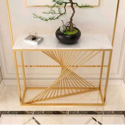 Console design métal jaune doré avec miroir blanc image 3