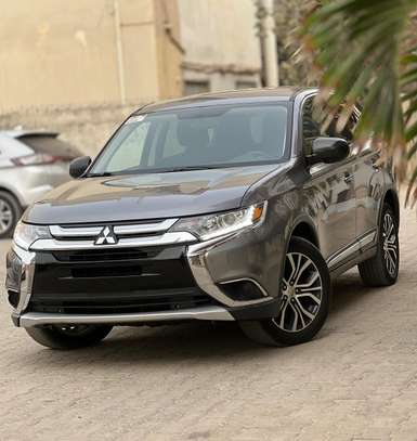 Mitsubishi Outlander 2018Gris SUV spacieux fiable image 11