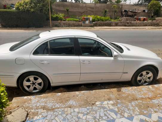 Mercedes Benz e220 image 8