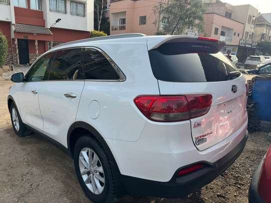 Kia Sorento image 4