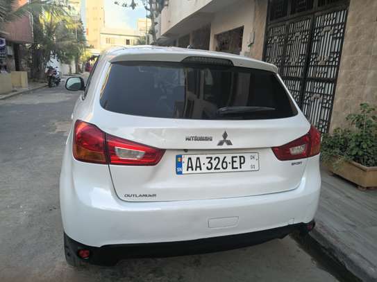 Mitsubishi outlander image 2