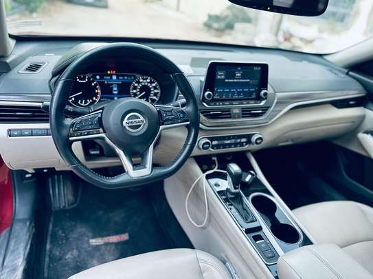 Nissan Altima 4/4 année 2020 image 8