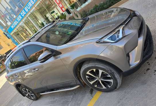 Toyota RAV4 2018 image 2
