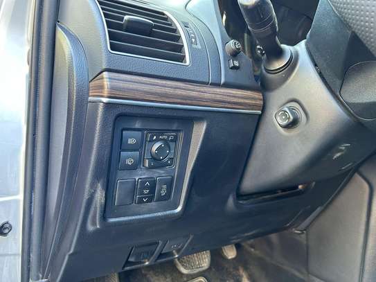 Toyota land cruiser prado image 7