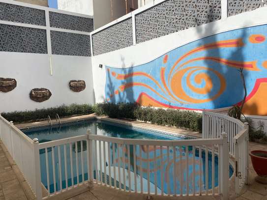 UNE VILLA R+1 AU POINT E image 7