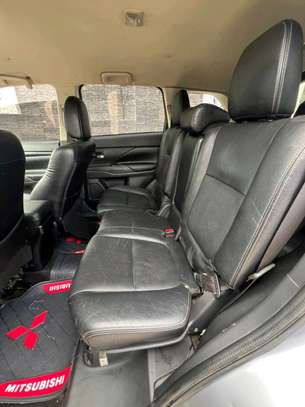 Mitsubishi Outlander SEL image 6