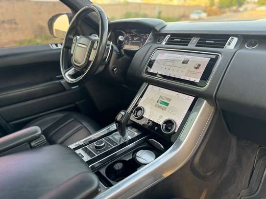 Range Rover Sport image 9