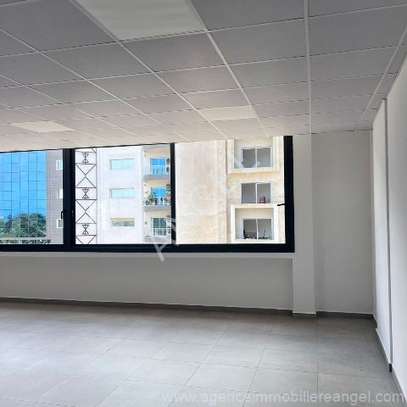 Ref_7096_PL Location de plateaux de bureaux à Mermoz – image 4