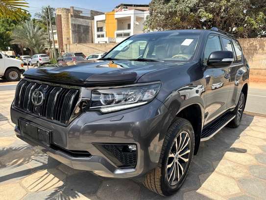 Toyota Land cruiser VX image 3