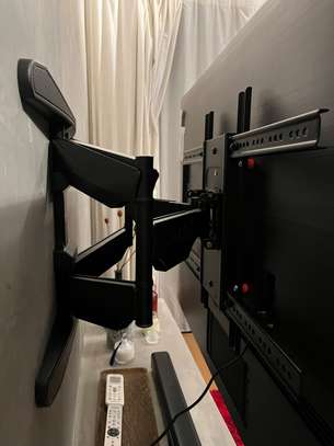 Support TV mural inclinable et pivotant V-Star 55" à 85" image 12