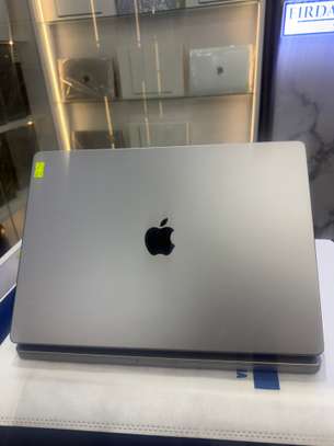 MacBook Pro M1 Max 16 Pouces Ram 64Go SSD 1To image 4