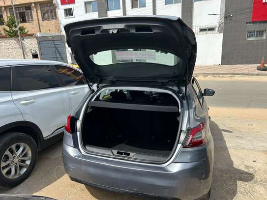Peugeot 308 année 2018 image 9