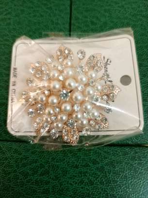 Broches et boucles d'oreilles image 5