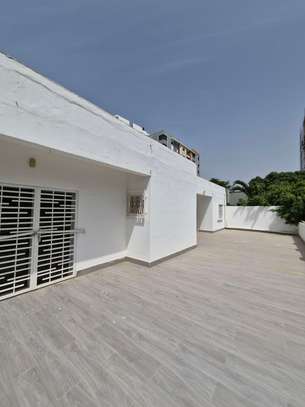 Villa spacieuse à mermoz avec un grand jardin image 12