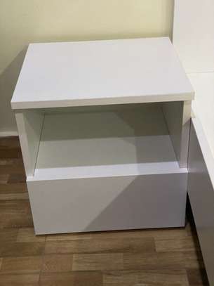Lit et 2 commodes blanc image 8