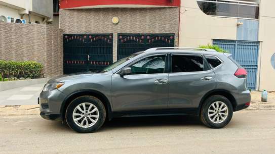 2018 Nissan Rogue SV image 2