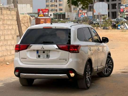 Mitsubishi Outlander 4x4 image 3