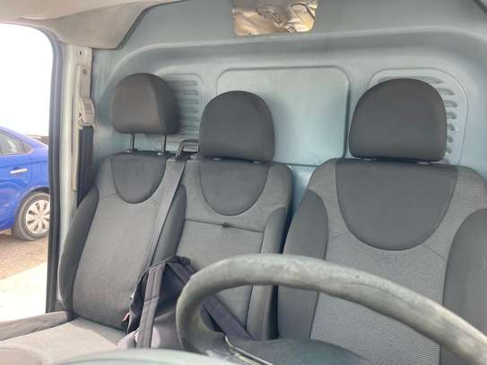 Citroën Jumpy utilitaire blanc robuste espace image 5