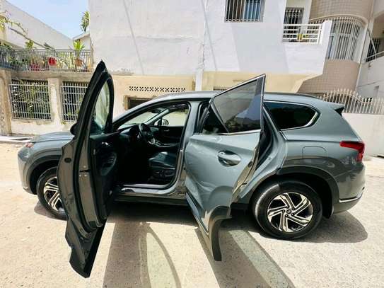 Hyundai santafe 2023 image 2
