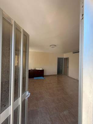 Villa R+2 à vendre aux Almadies Titre Foncier image 4