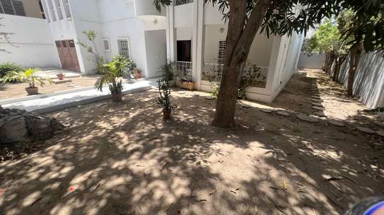 VILLA 9 PIÈCES À LOUER À MERMOZ image 4