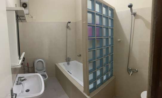chambre meublée climatisée à louer par nuitées image 12