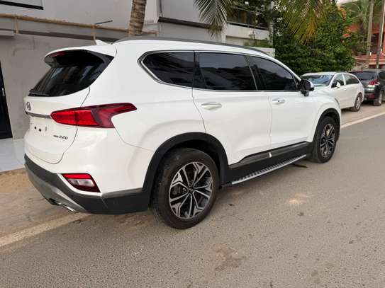 Hyundai Santefe image 3