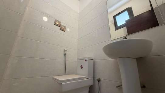 Appartement moderne lumineux avec grandes baies vitrées image 4