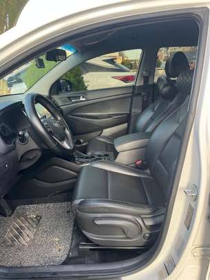 Hyundia Tucson image 7