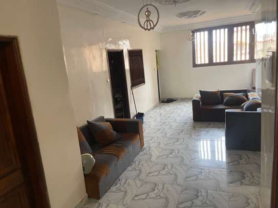 Jolie villa à vendre sur keur MASSAR unité 11 image 4