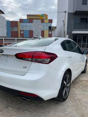 Kia Forte Berline Blanc Jantes Sport image 9