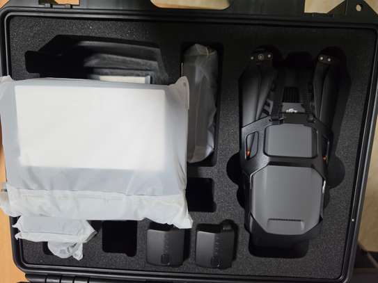 DJI Mavic 3 Pro Cinéma Premium image 6