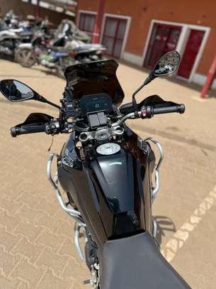 GS F800 Tripple Black  2024 image 2