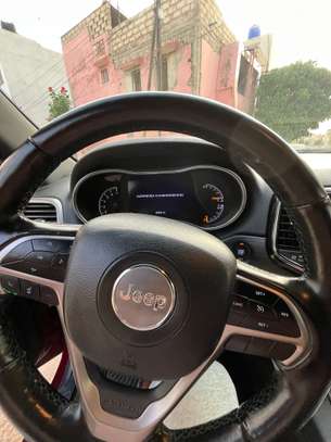 Jeep Grand Cherokee image 9