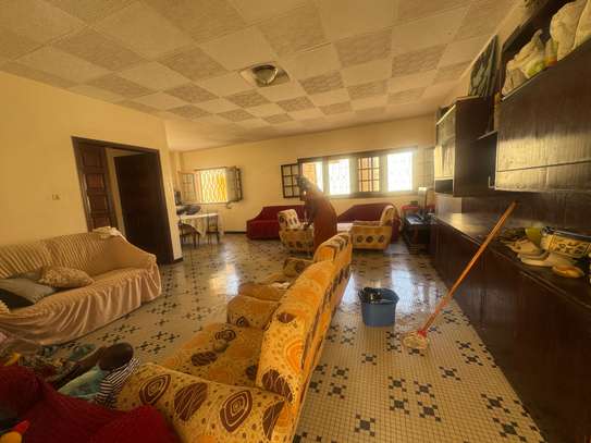 Maison à vendre à la cité Djiby Mbaye à 200 mètres a la mer image 3