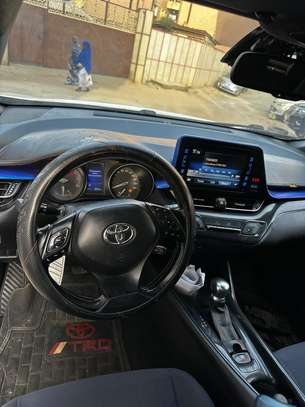 *Toyota CHR*  Année 2017 image 5