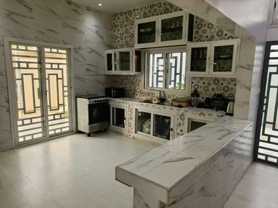 À VENDRE – Villa meublée avec piscine à Saly image 8